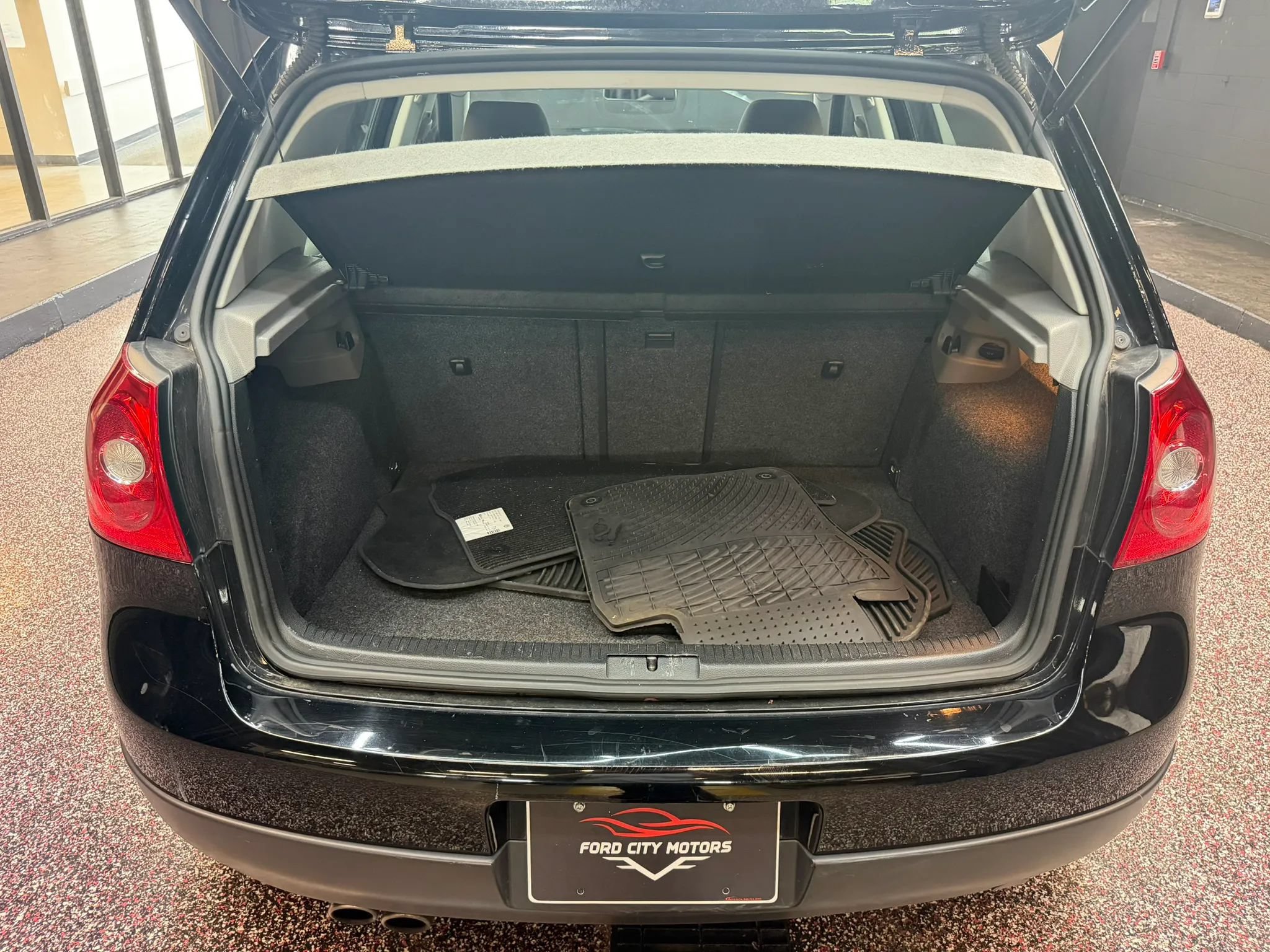 Used 2009 Volkswagen Rabbit S FWD image 32
