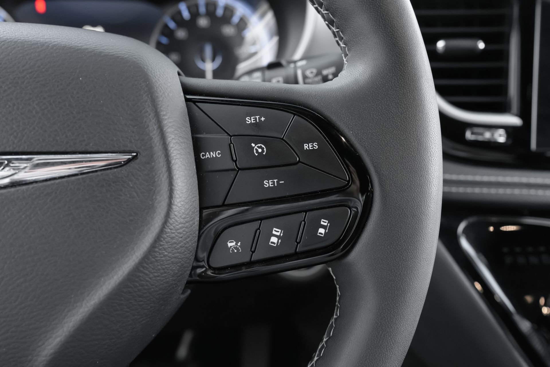 Used 2024 Chrysler Pacifica Touring image 17