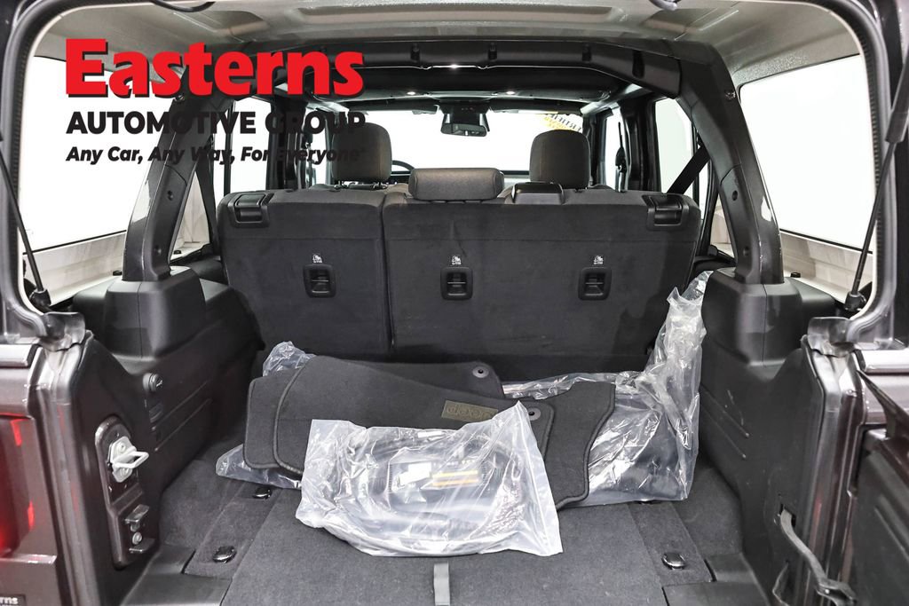 Used 2025 Jeep Wrangler Unlimited Sahara AWD/4WD image 9