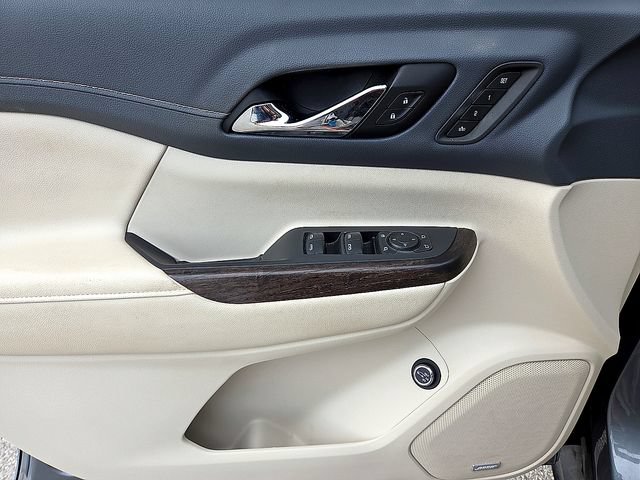 Used 2021 GMC Acadia Denali w/ Denali Technology Package FWD image 17