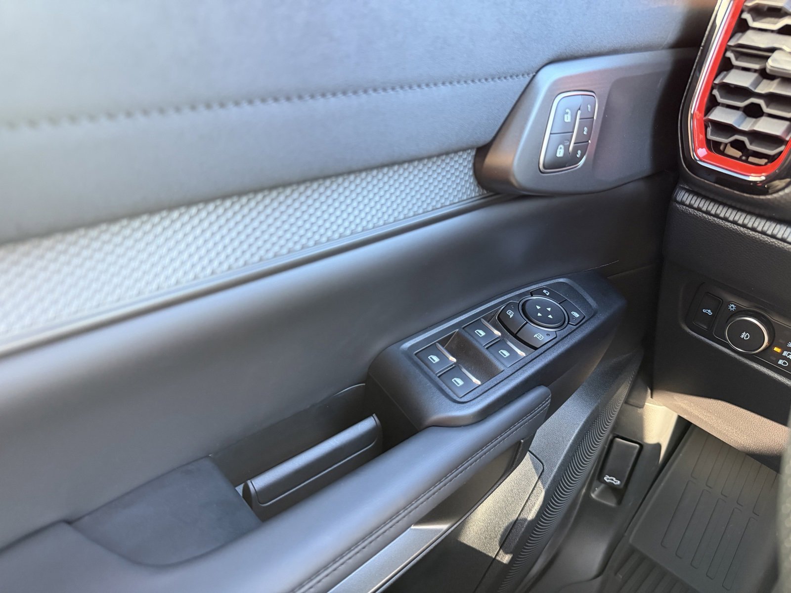 New 2025 Ford Ranger Raptor image 24