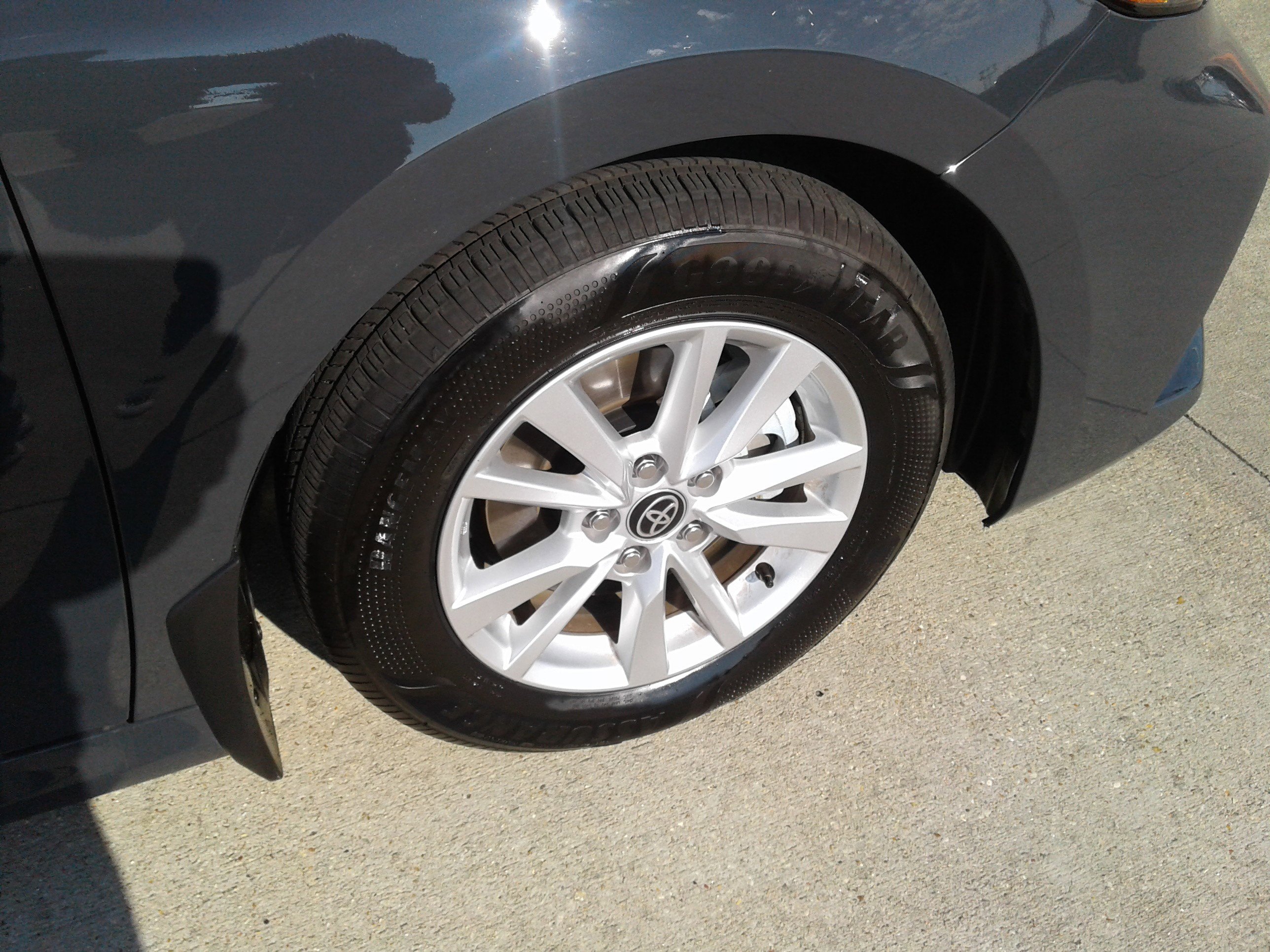 Used 2025 Toyota Camry LE image 9