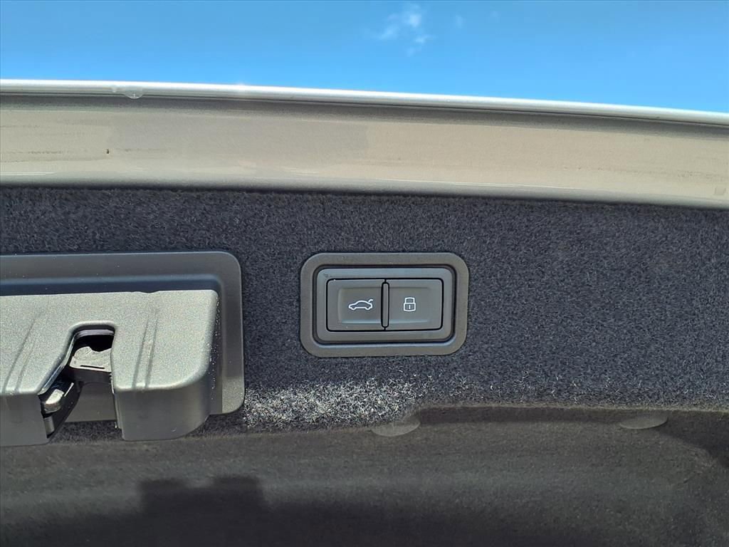 Used 2022 Audi A8 L 3.0T w/ Executive Package image 19