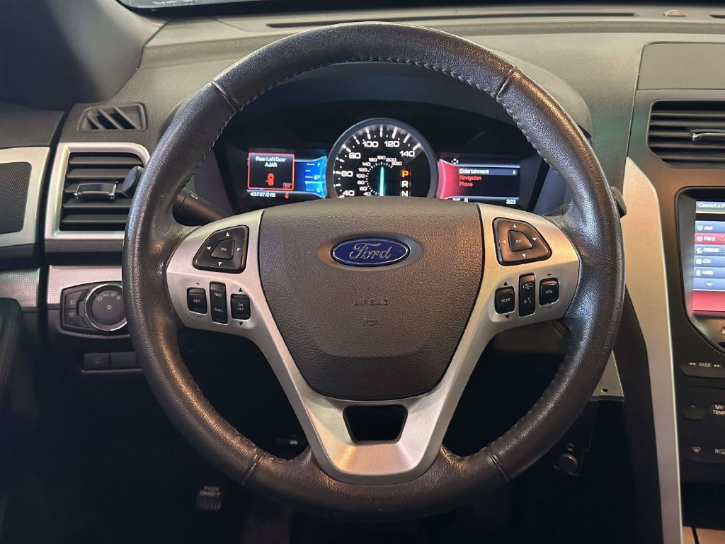 Used 2015 Ford Explorer XLT w/ Equipment Group 202A AWD/4WD image 15