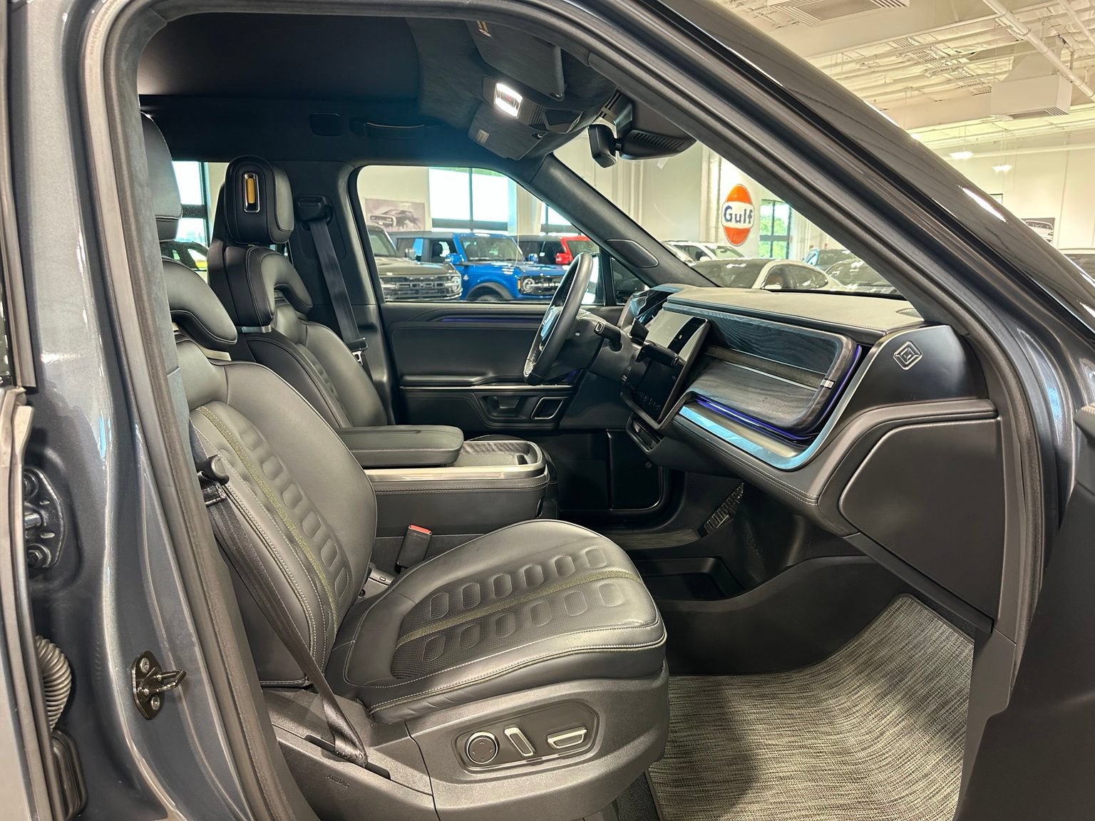 Used 2023 Rivian R1T Adventure AWD/4WD image 45