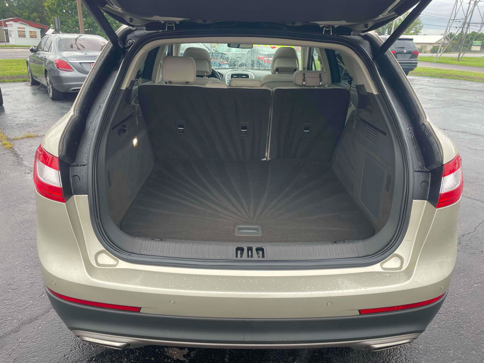 Used 2017 Lincoln MKX Reserve w/ Driver Assistance Package FWD image 6