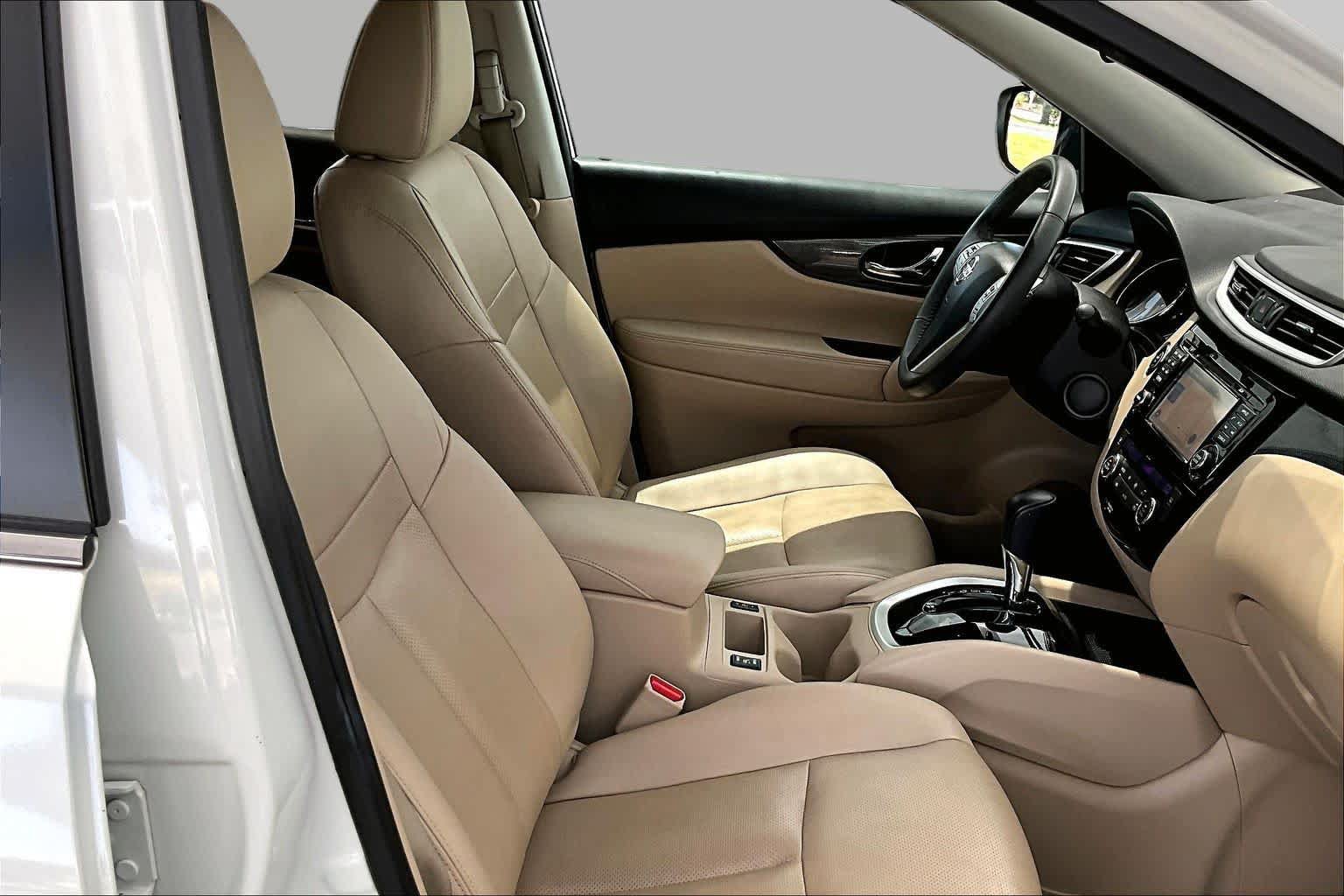 Used 2016 Nissan Rogue SL w/ SL Premium Package FWD image 9