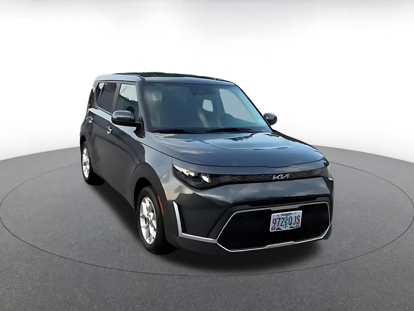 Used 2025 Kia Soul LX w/ LX Technology Package FWD image 3