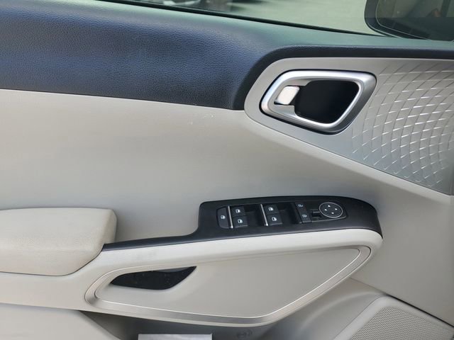 Certified 2023 Kia Soul LX image 16