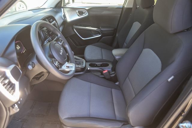 Used 2023 Kia Soul LX image 18