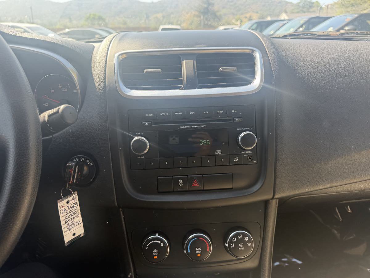 Used 2014 Dodge Avenger SE FWD image 21