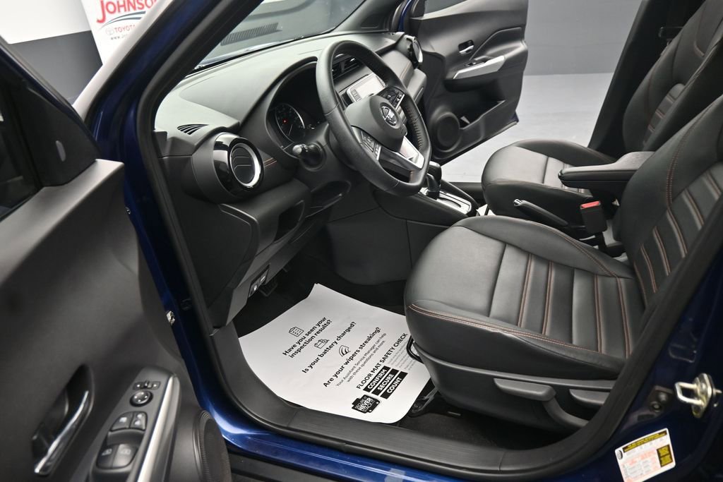 Used 2020 Nissan Kicks SR w/ SR Premium Package FWD image 17