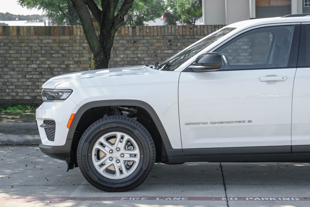 Used 2022 Jeep Grand Cherokee Laredo w/ Luxury Tech Group I image 17