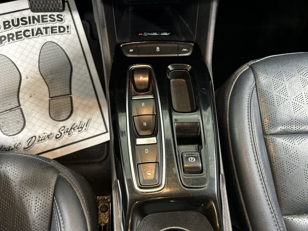 Used 2022 Chevrolet Bolt EUV LT w/ Convenience Package FWD image 17