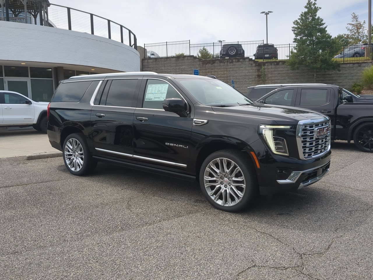 New 2026 GMC Yukon XL Denali w/ Denali Reserve Package AWD/4WD image 2