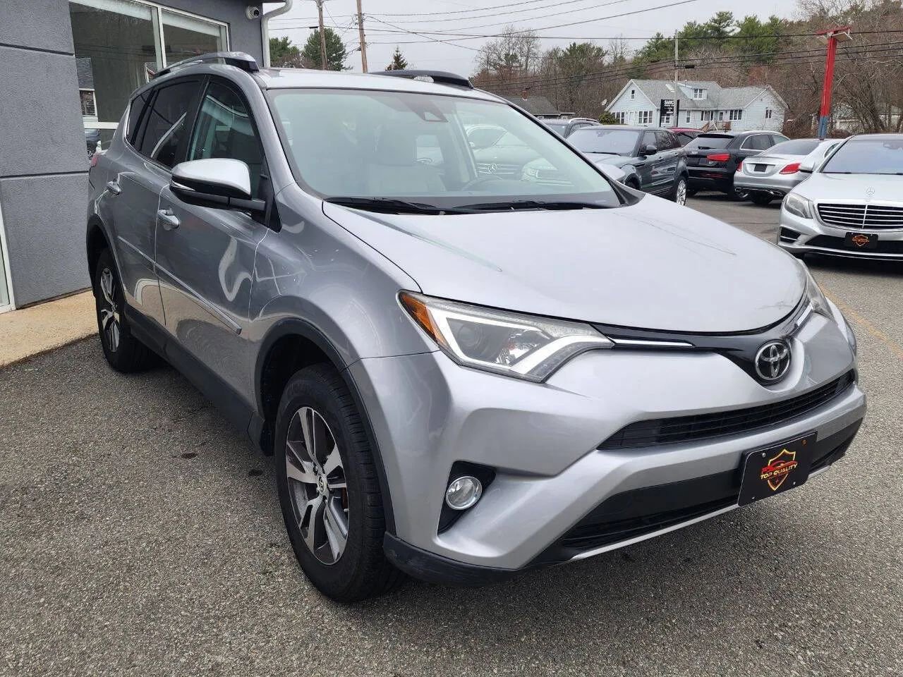Used 2018 Toyota RAV4 XLE image 3