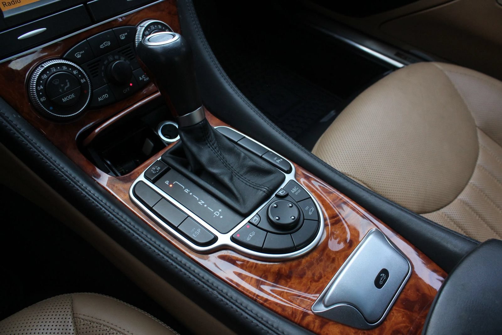 Used 2011 Mercedes-Benz SL 550 image 29