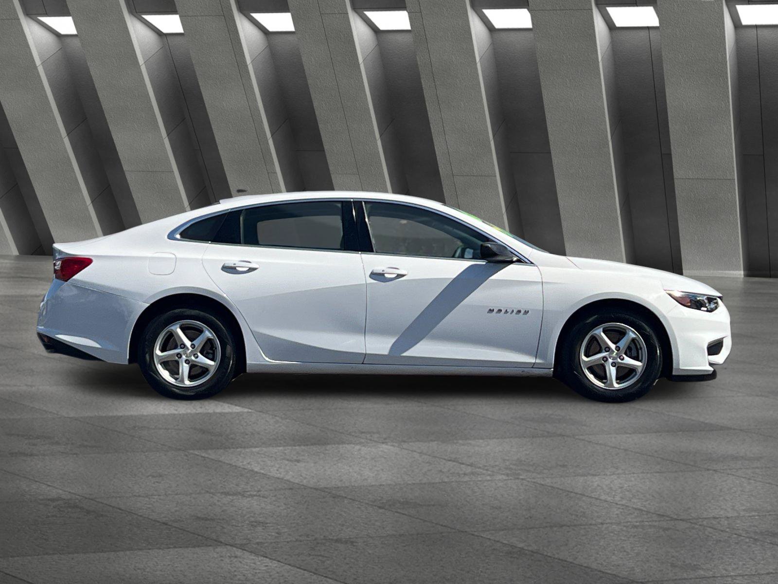 Used 2018 Chevrolet Malibu LS FWD image 3