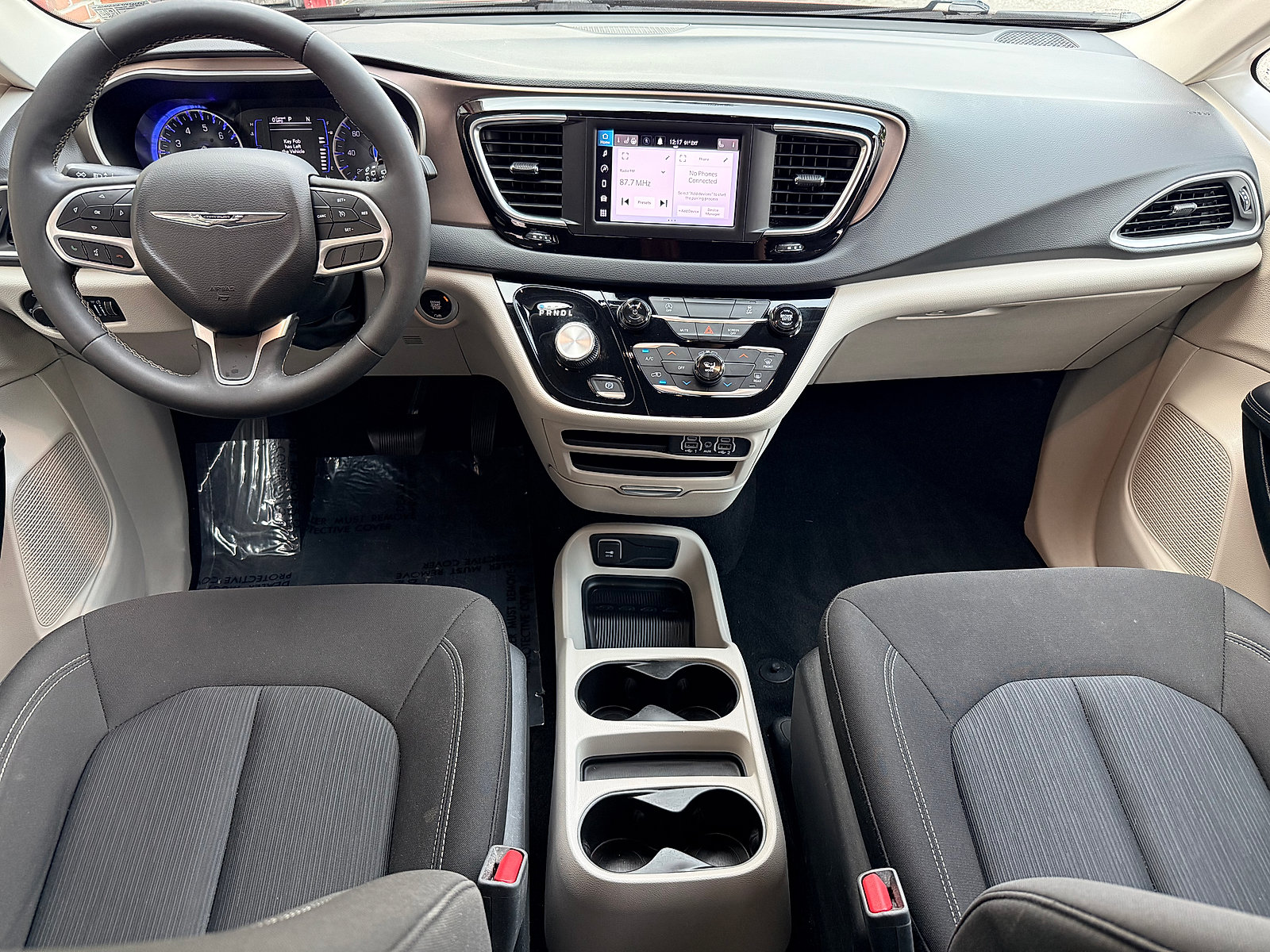 Used 2023 Chrysler Voyager LX FWD image 13