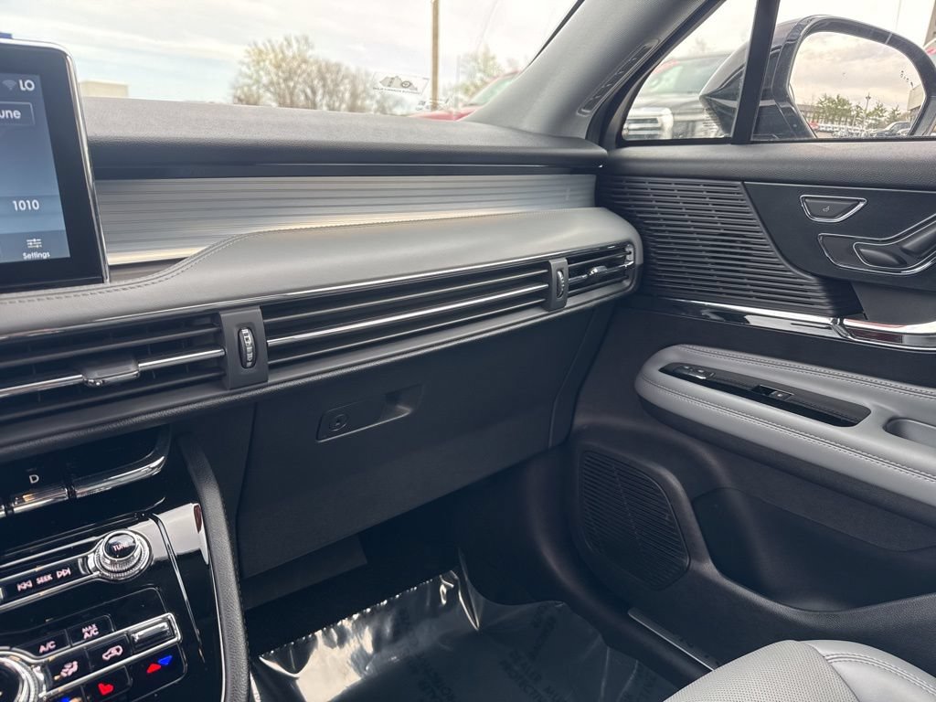 Used 2022 Lincoln Corsair AWD w/ Premium Package image 17