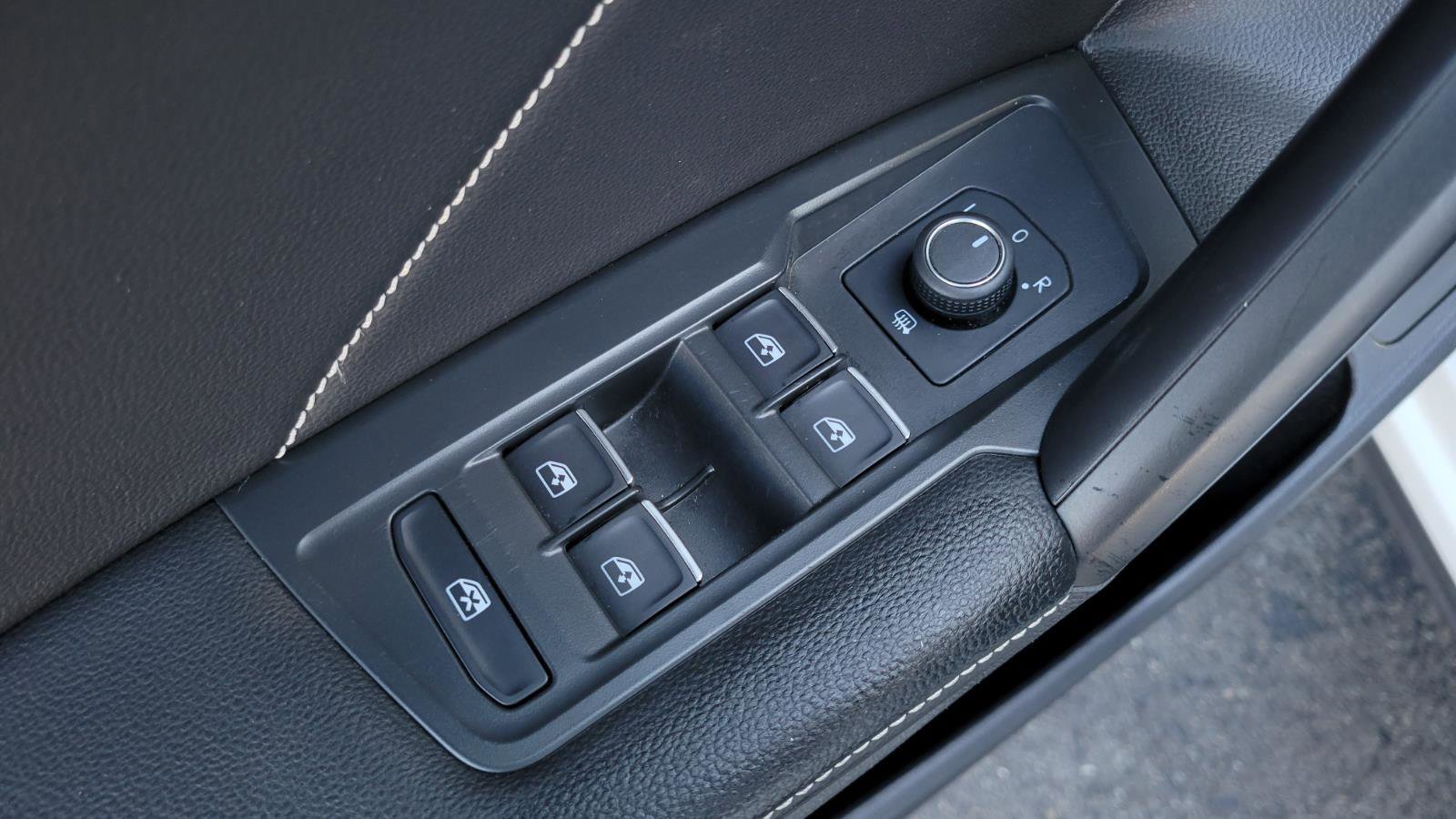 Certified 2024 Volkswagen Tiguan SE image 19