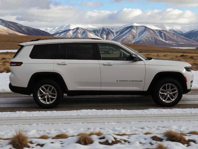 Used 2023 Jeep Grand Cherokee L Laredo image 7