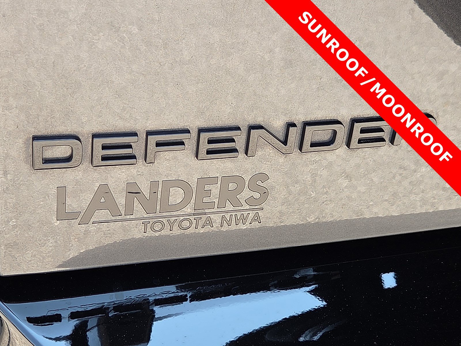 Used 2024 Land Rover Defender 110 X-Dynamic SE AWD/4WD image 8