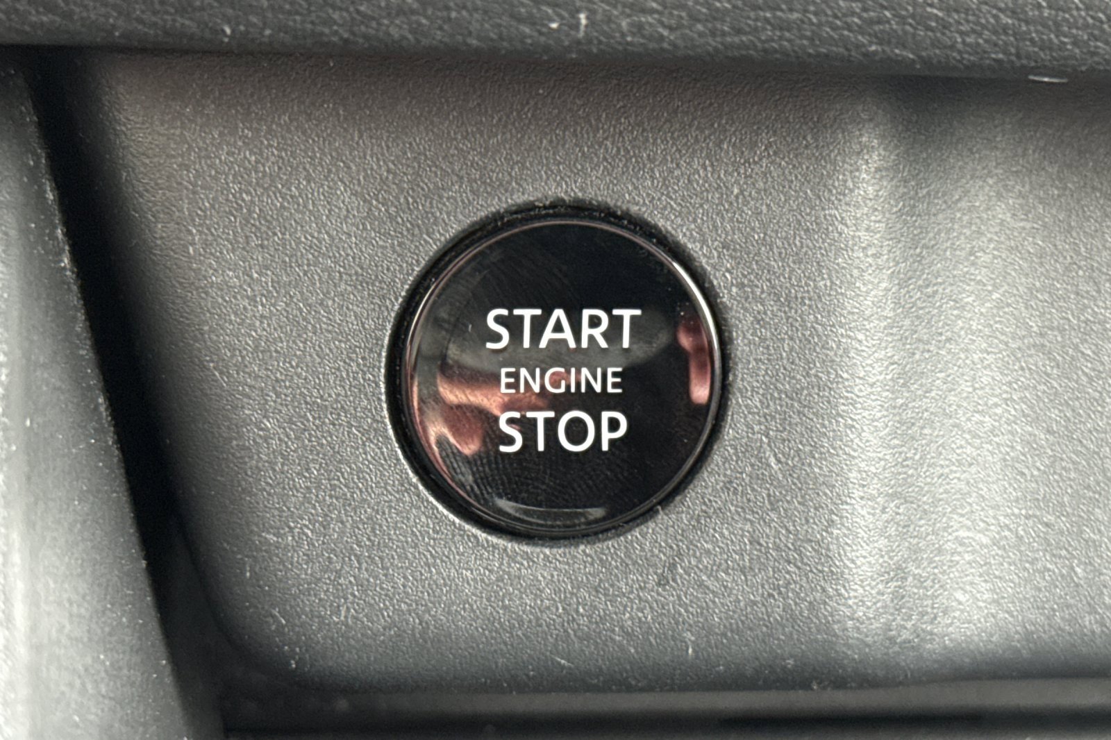 Used 2024 Nissan Rogue SV image 34