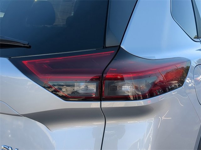 Used 2023 Nissan Rogue SV image 11