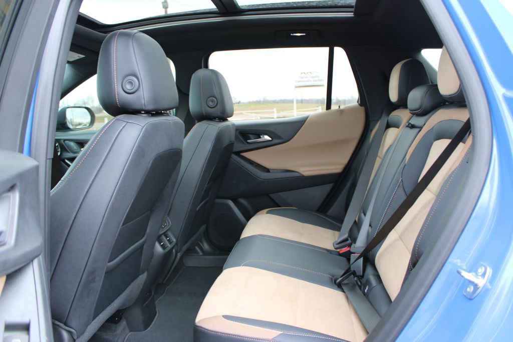 Used 2025 Chevrolet Equinox ACTIV w/ Safety and Technology Package image 26