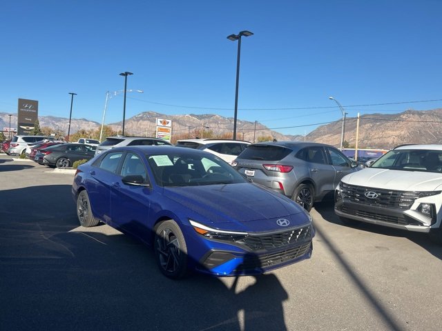 Used 2025 Hyundai Elantra Sport image 3