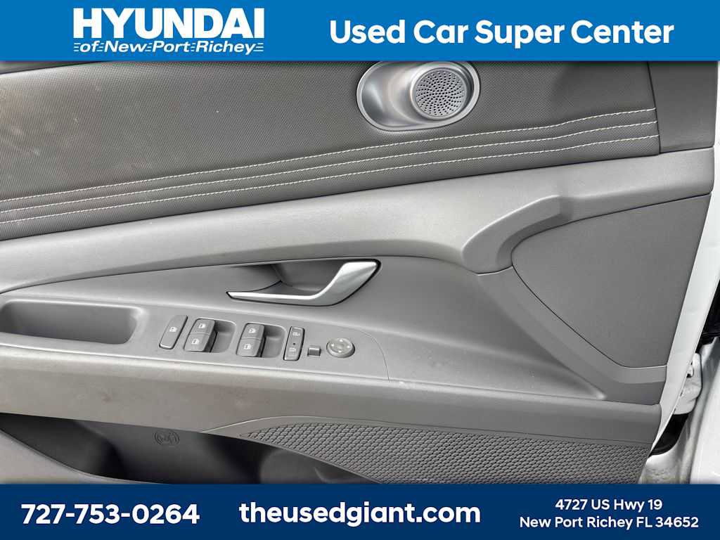 Used 2023 Hyundai Elantra SEL w/ Convenience Package image 9