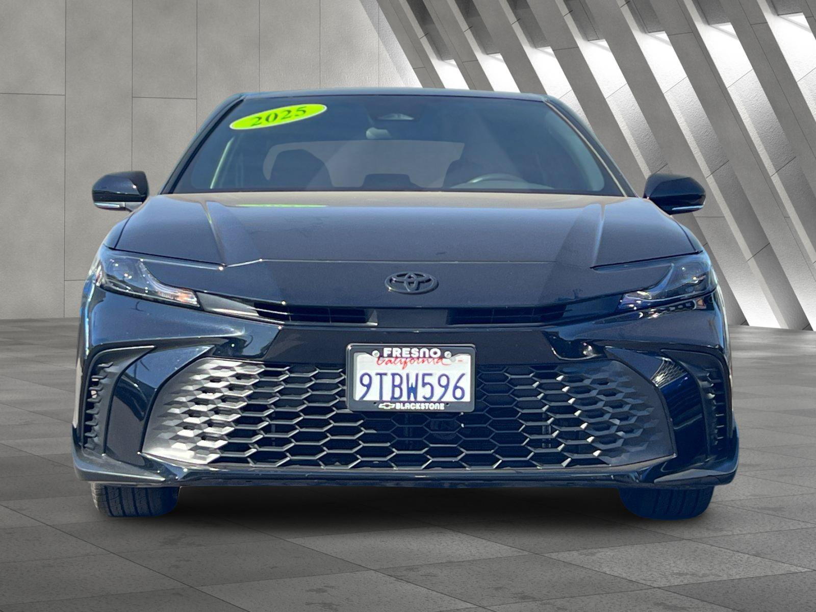 Used 2025 Toyota Camry SE FWD image 9