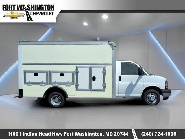 Used 2022 Chevrolet Express 3500 w/ Power Convenience Package RWD image 2