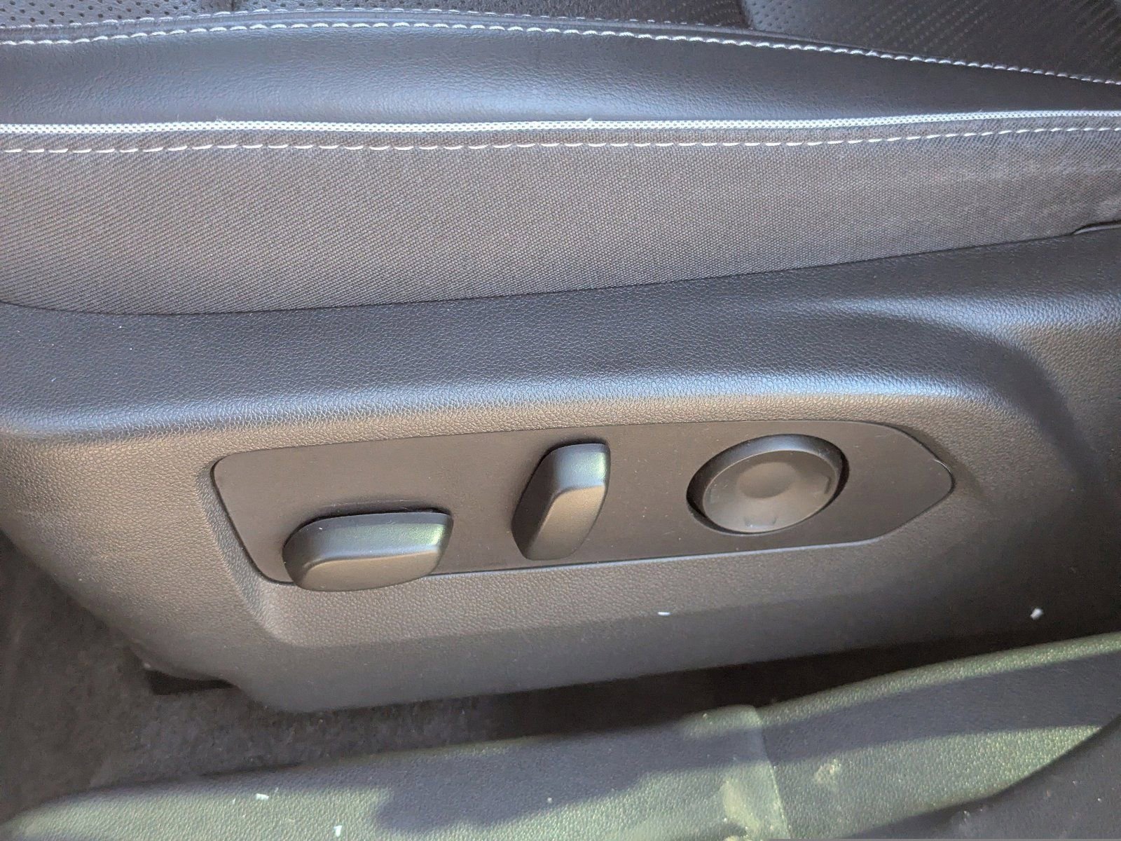 Used 2021 Buick Envision Essence w/ Technology Package I image 24