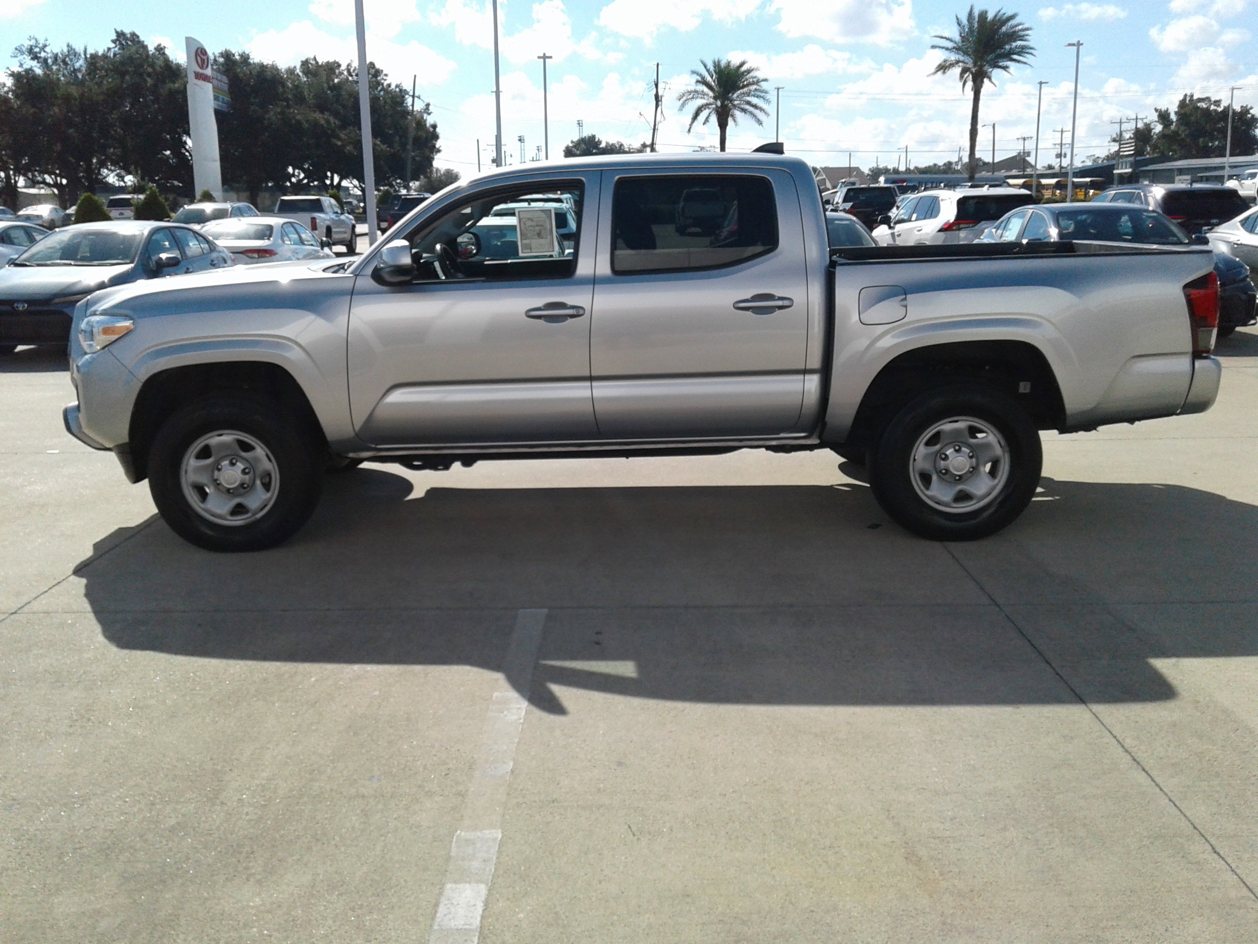 Used 2023 Toyota Tacoma SR image 4