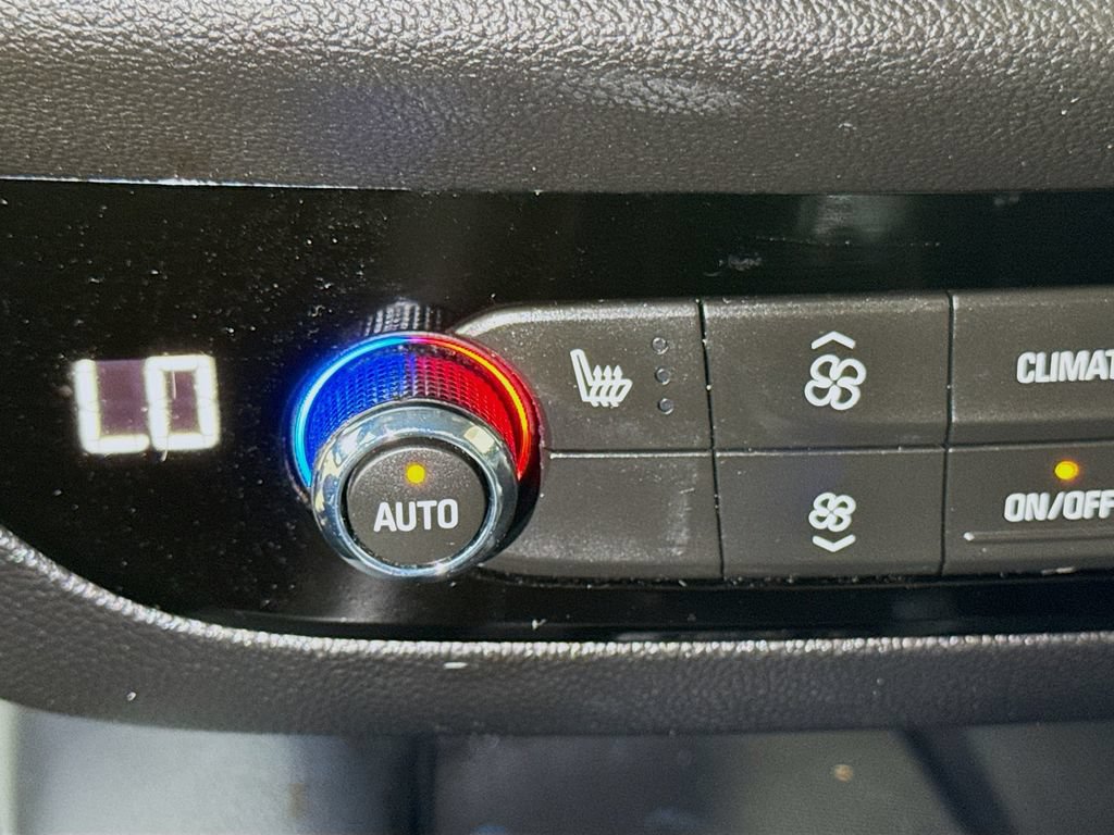 Used 2019 Buick Enclave Essence FWD image 17