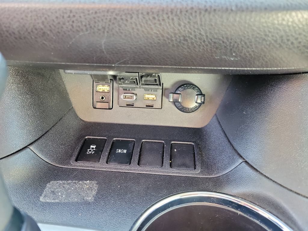 Used 2019 Toyota Highlander XLE FWD image 37