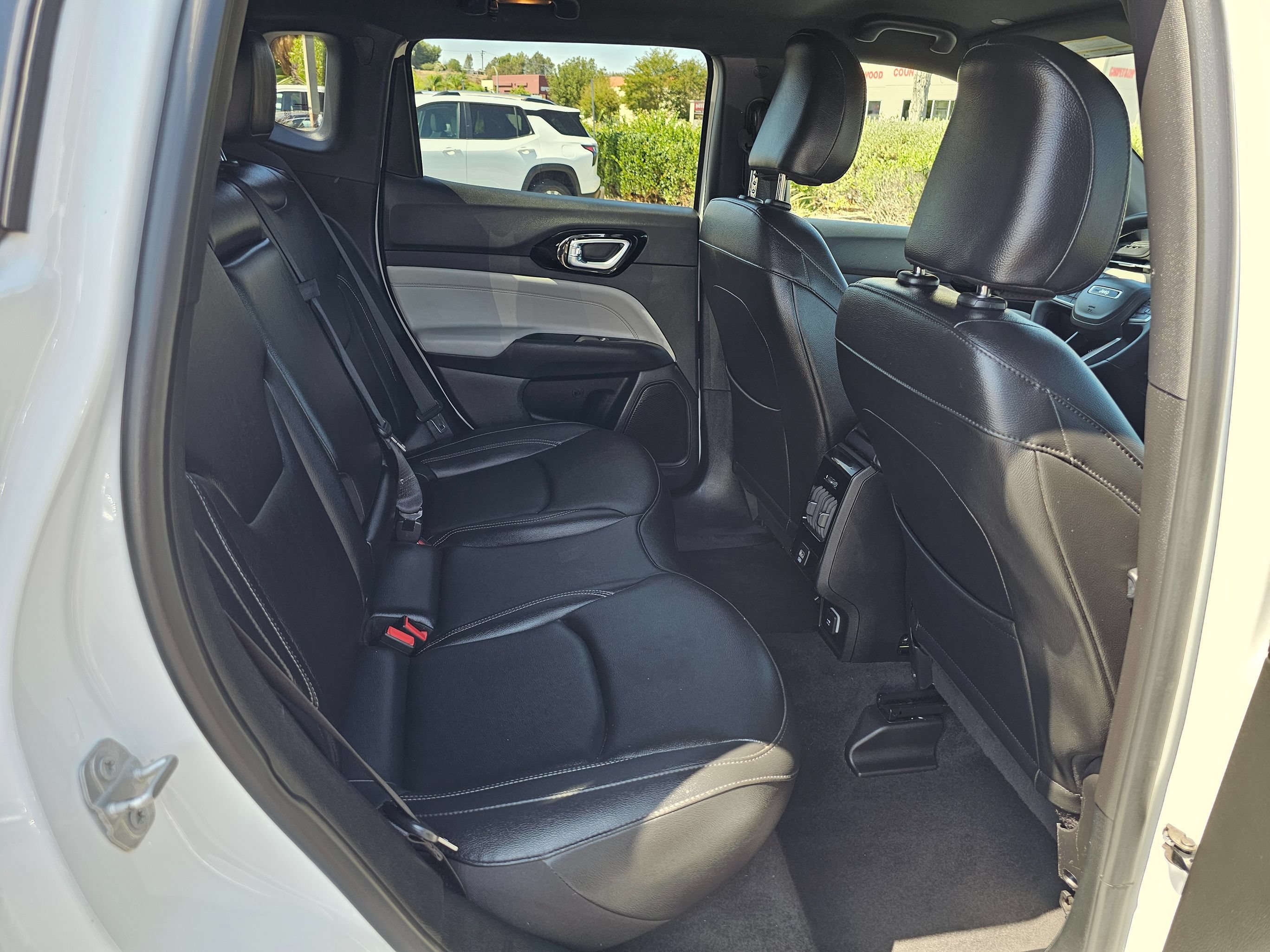 Used 2025 Jeep Compass Limited AWD/4WD image 29