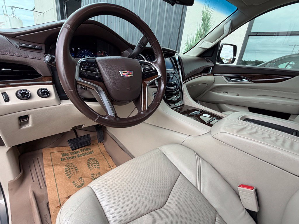 Used 2017 Cadillac Escalade Premium Luxury AWD/4WD image 12