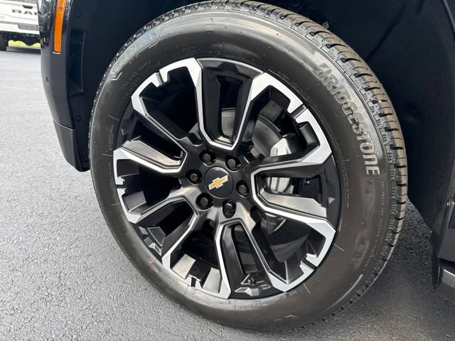 New 2026 Chevrolet Suburban Premier w/ Sun And Tow Package AWD/4WD image 12