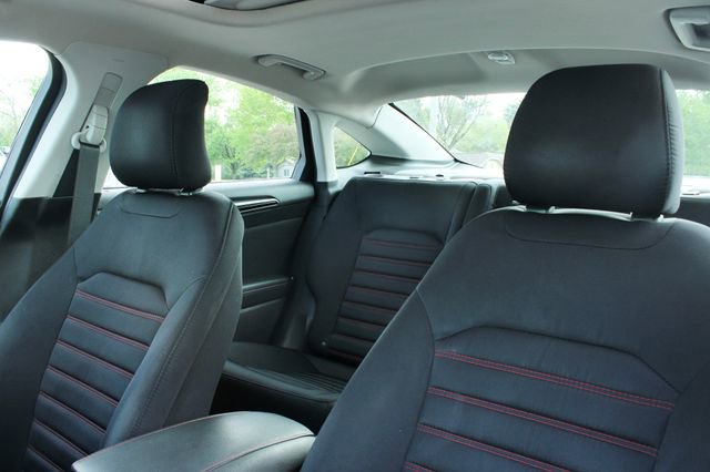 Used 2015 Ford Fusion SE FWD image 14