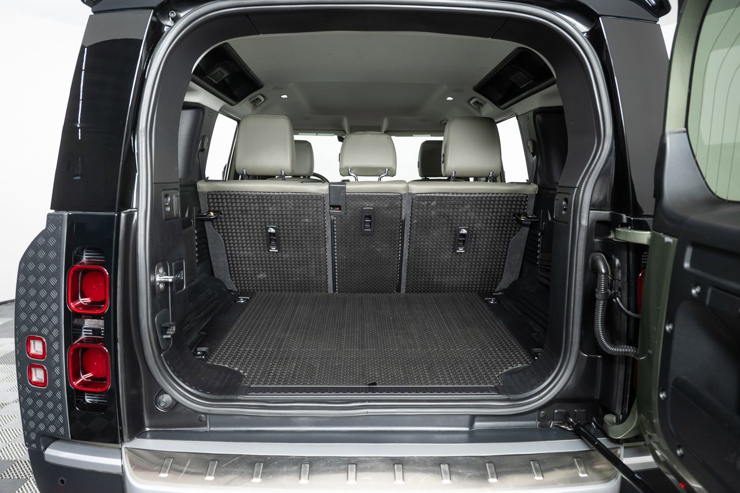 Used 2020 Land Rover Defender 110 S AWD/4WD image 19