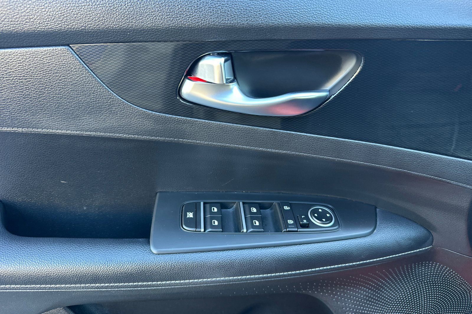 Used 2023 Kia Forte GT-Line w/ GT-Line Technology Package image 8