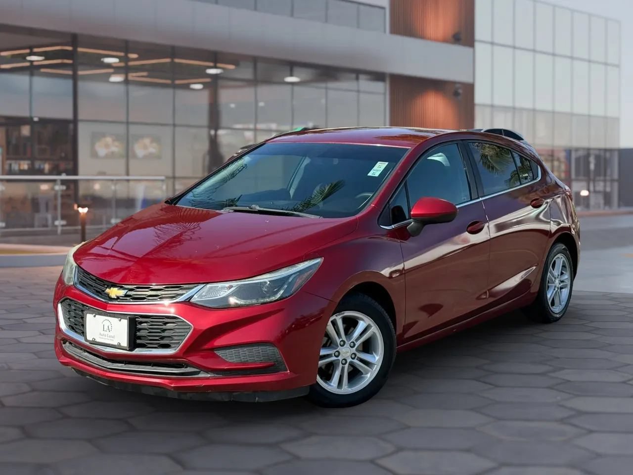 Used 2017 Chevrolet Cruze LT FWD image 2