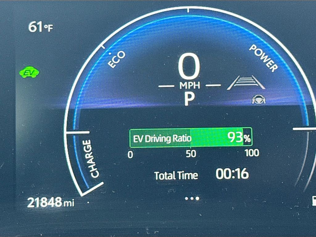 Used 2025 Toyota Camry LE image 12