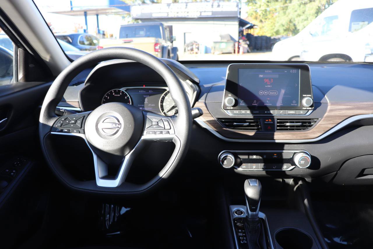 Used 2025 Nissan Altima 2.5 SV AWD/4WD image 17