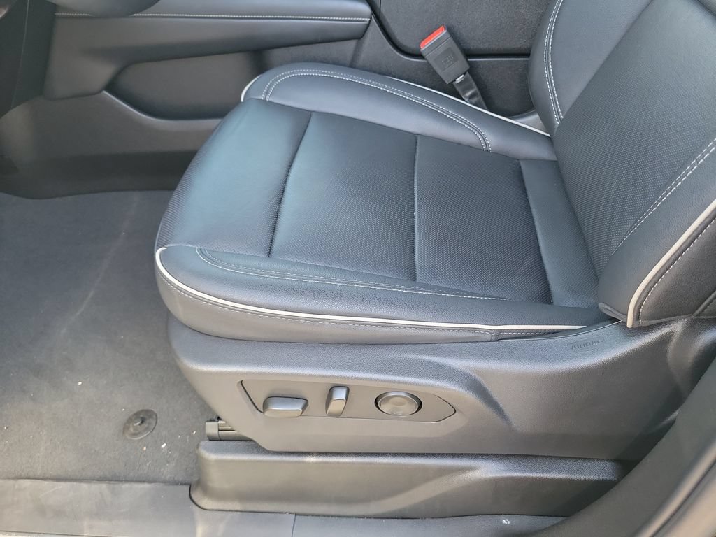 Used 2025 Chevrolet Tahoe Premier RWD image 16