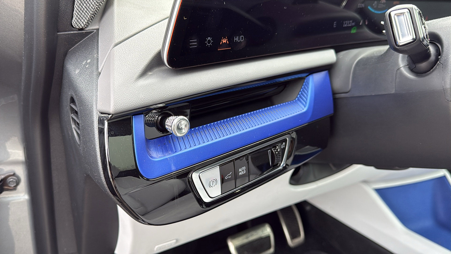 New 2026 Cadillac Optiq Luxury 2 image 12