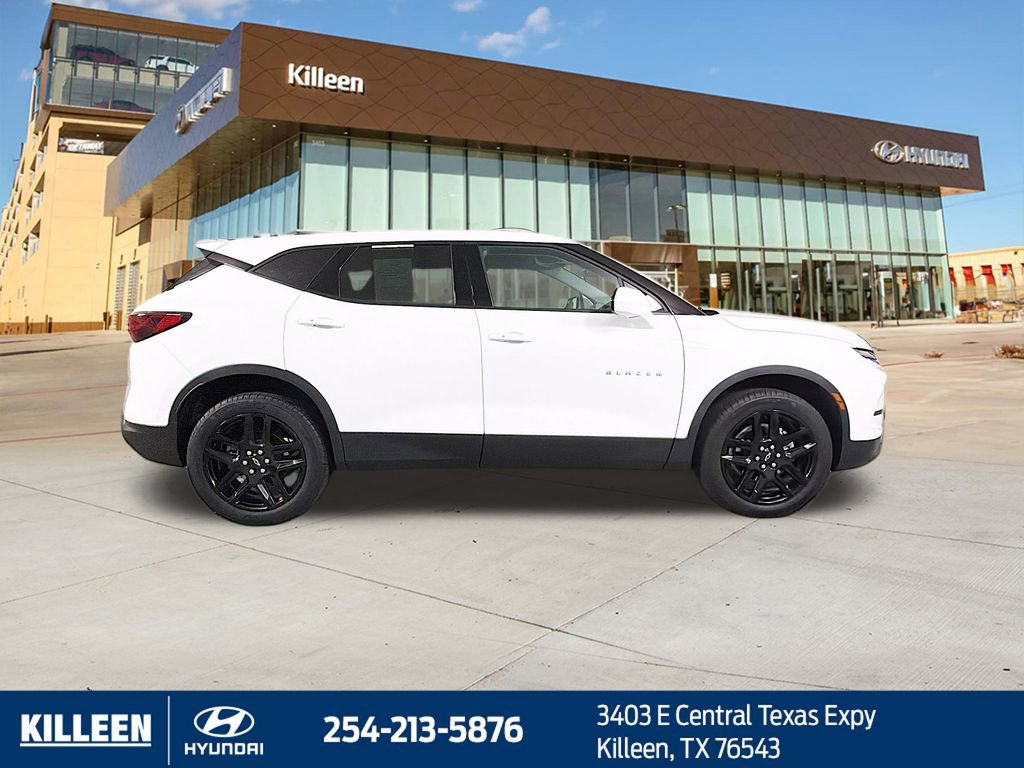 Used 2023 Chevrolet Blazer LT w/ Driver Confidence Package image 9